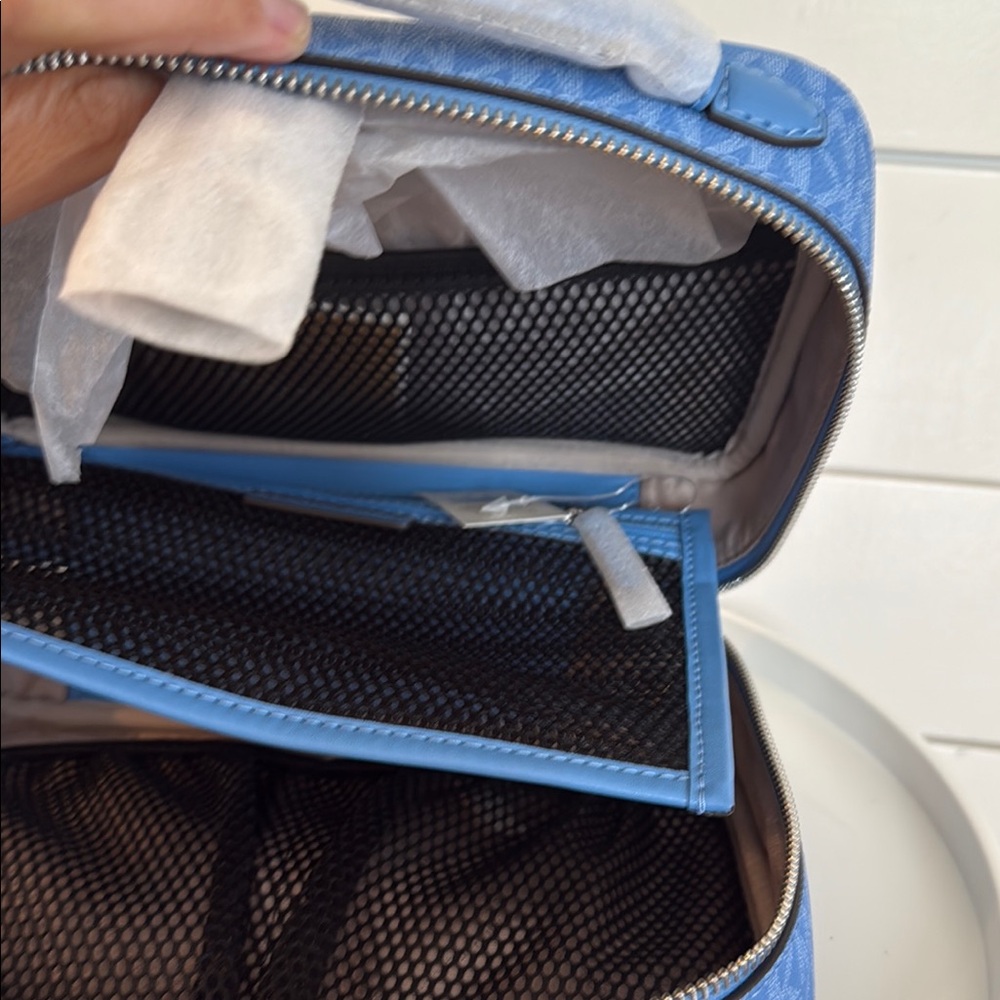 NWT Michael Kors Blue Toiletry Bag with Signature Logo in Pacific - Picture 2 of 4